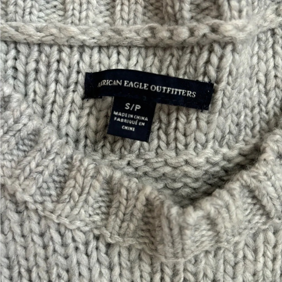 American Eagle Small Grey Chunky Knit Sweater - Picture 4 of 4